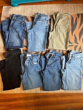 Old Navy Women’s Jeans size 0 2 / 25 26